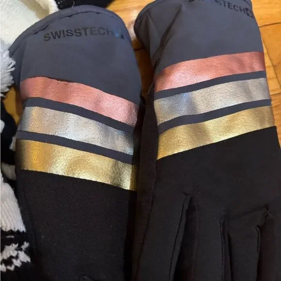 Winter Accessories Set with Hats and Gloves - Picture 6 of 7